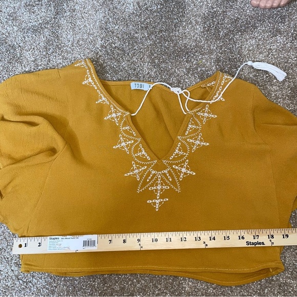Tobi brand blouse mustard yellow embroidered cropped flowy sleeve flutter SZ SM - Picture 10 of 10